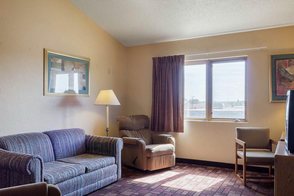 Econo Lodge Watertown Exterior foto